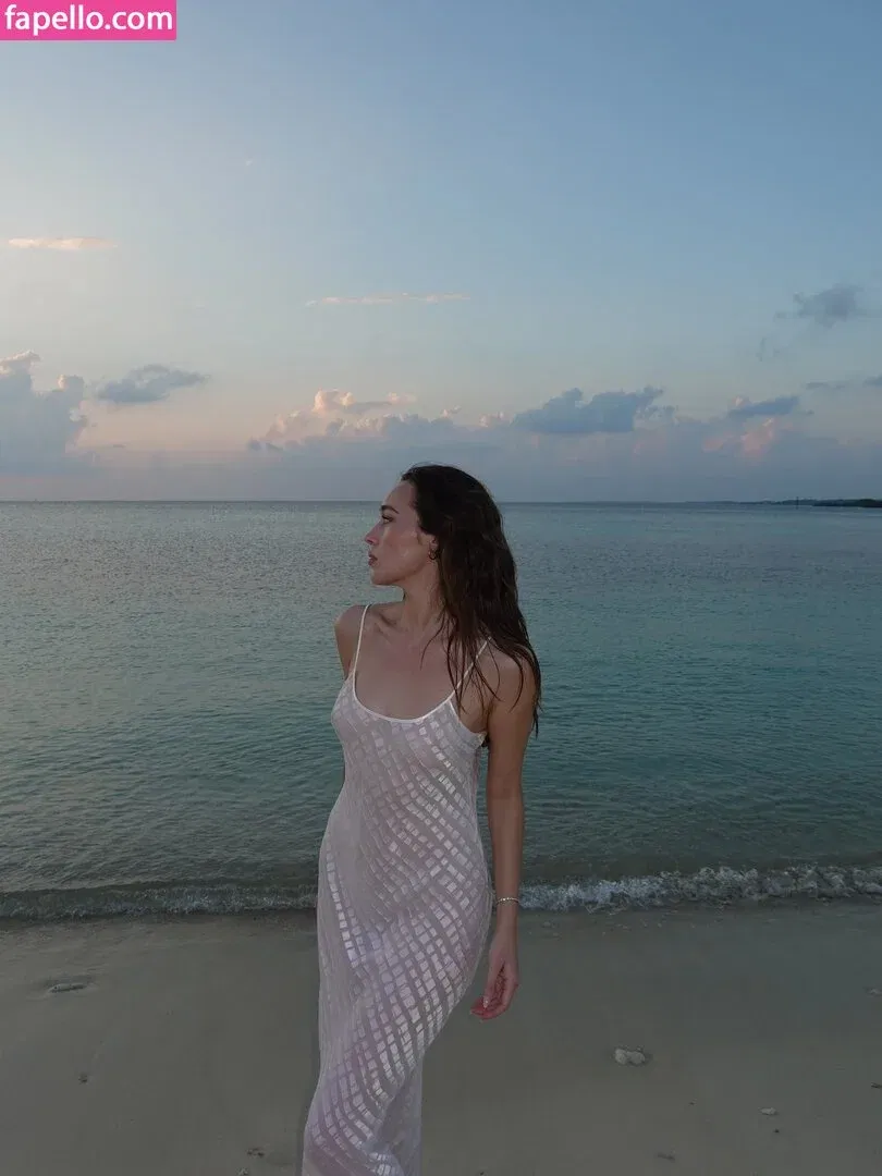 Alycia Debnam Carey / DebnamCarey / alyciajasmin Onlyfans Photo Gallery 