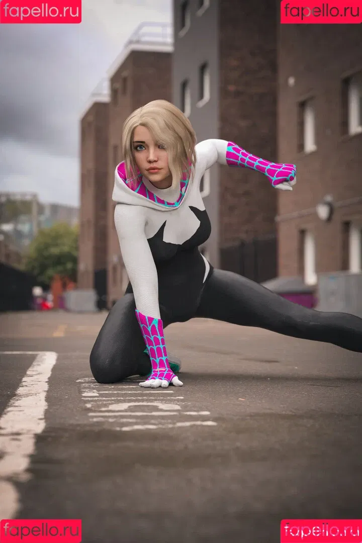 Gwen Stacy / Spider-Man / emstonelove Onlyfans Photo Gallery 