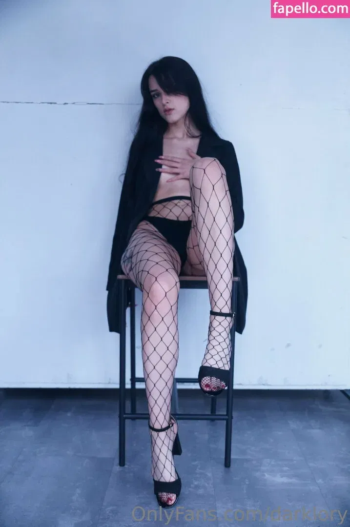 darklaurie / darklory / lory19_00 Onlyfans Photo Gallery 