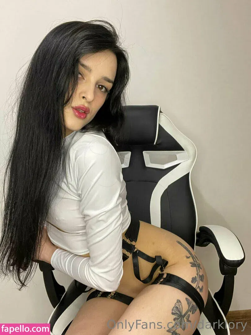 darklaurie / darklory / lory19_00 Onlyfans Photo Gallery 