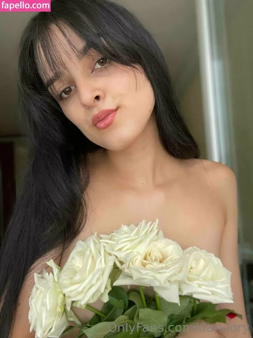 darklaurie / darklory / lory19_00 Onlyfans Photo Gallery 