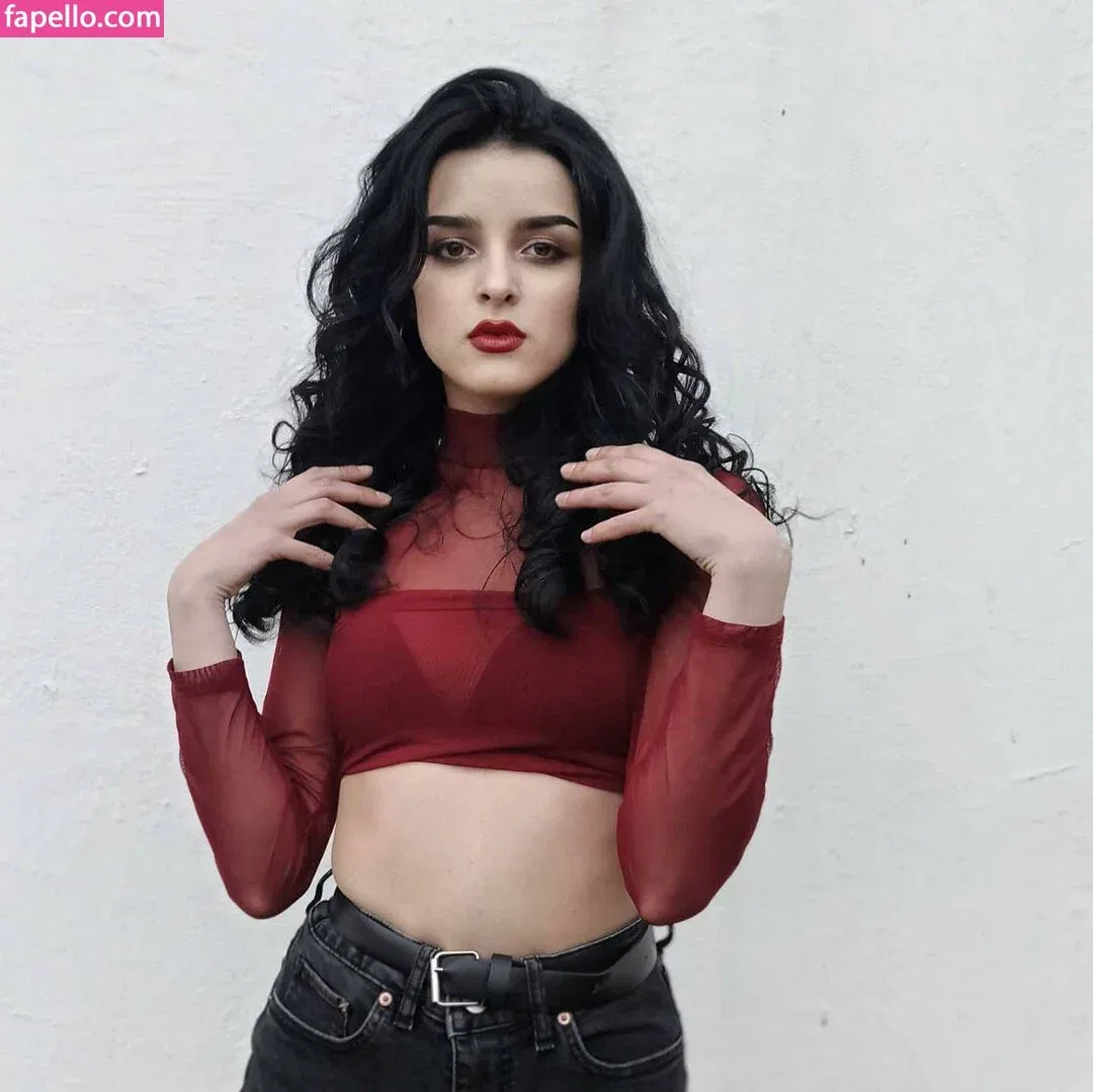 darklaurie / darklory / lory19_00 Onlyfans Photo Gallery 