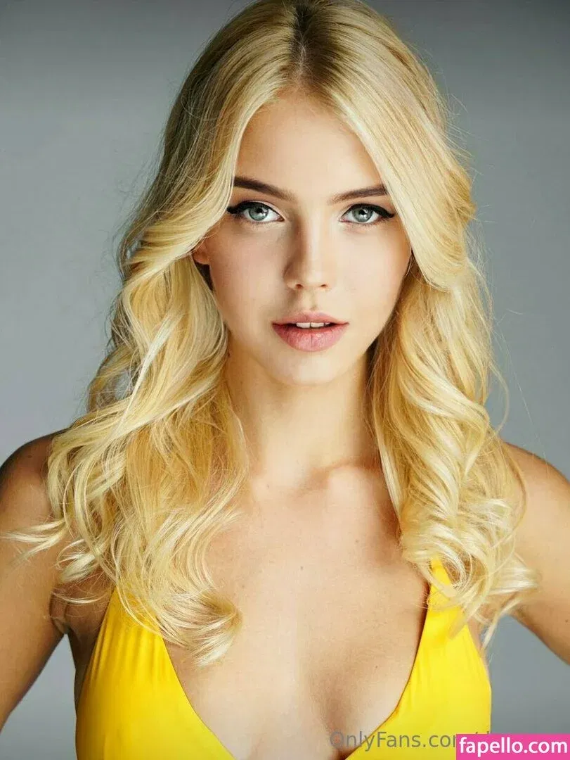 darklaurie / darklory / lory19_00 Onlyfans Photo Gallery 