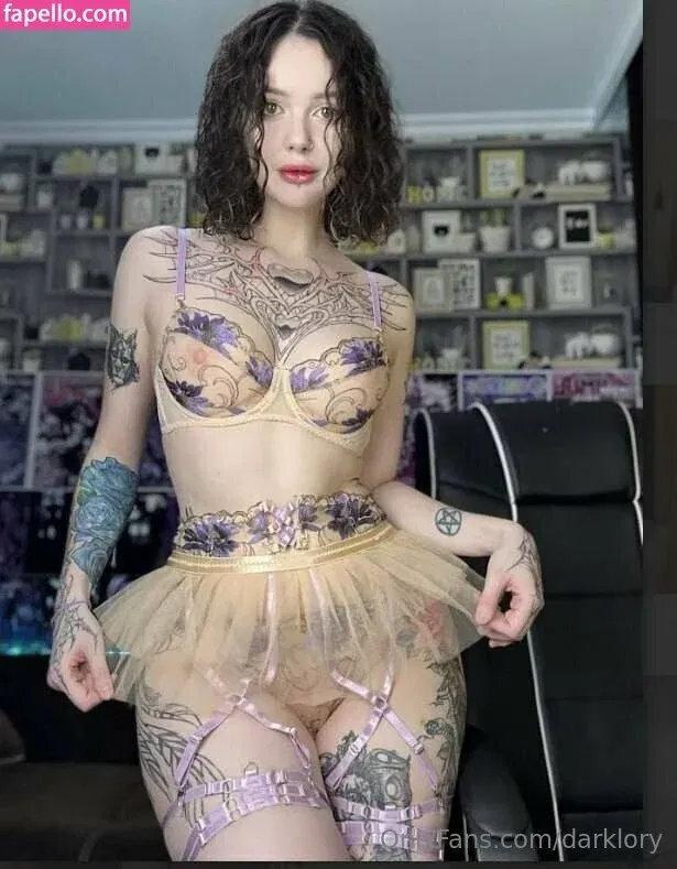 darklaurie / darklory / lory19_00 Onlyfans Photo Gallery 