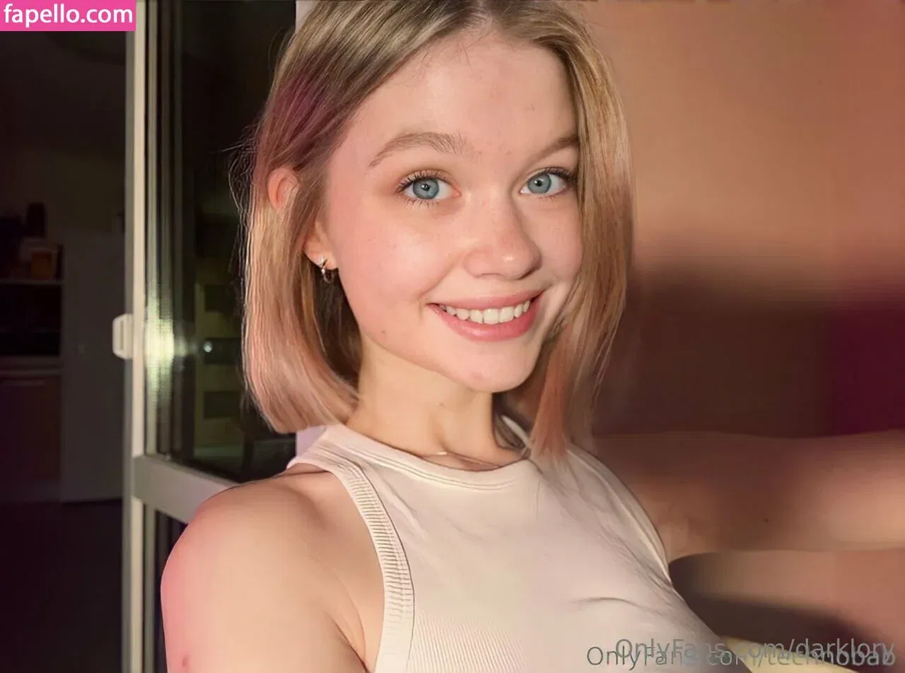 darklaurie / darklory / lory19_00 Onlyfans Photo Gallery 