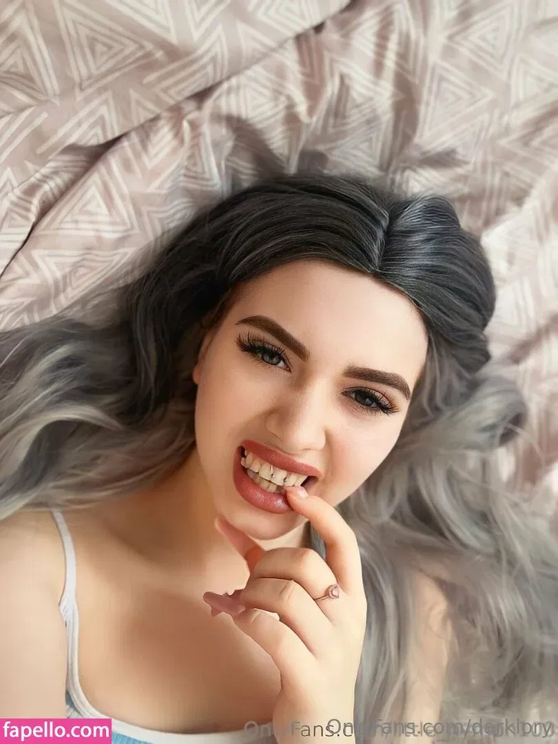 darklaurie / darklory / lory19_00 Onlyfans Photo Gallery 