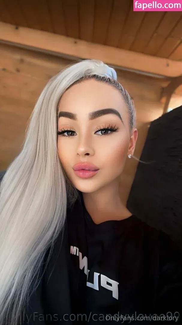 darklaurie / darklory / lory19_00 Onlyfans Photo Gallery 