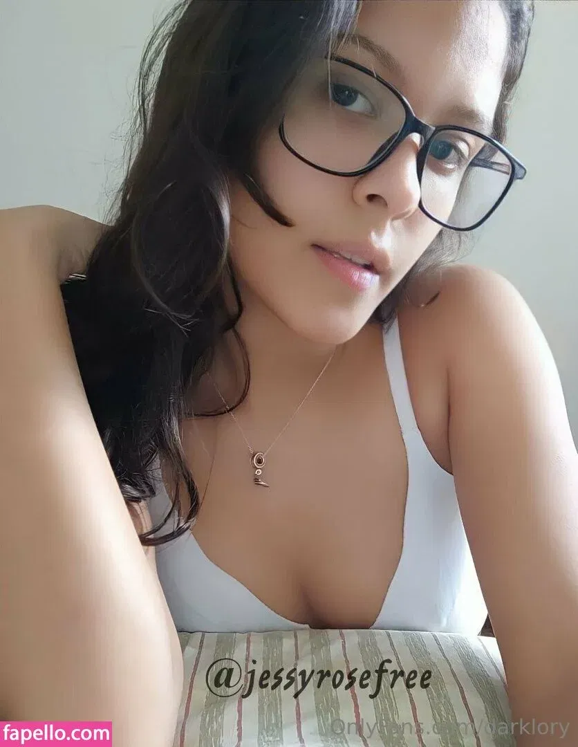 darklaurie / darklory / lory19_00 Onlyfans Photo Gallery 