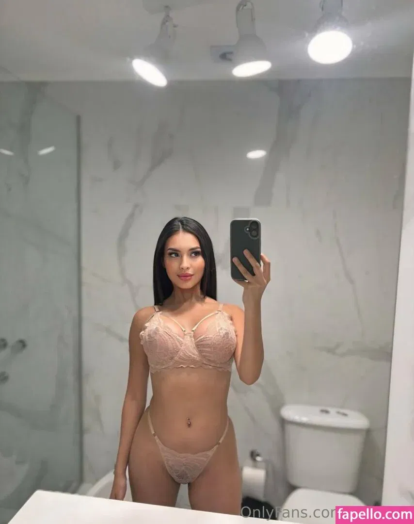 darklaurie / darklory / lory19_00 Onlyfans Photo Gallery 