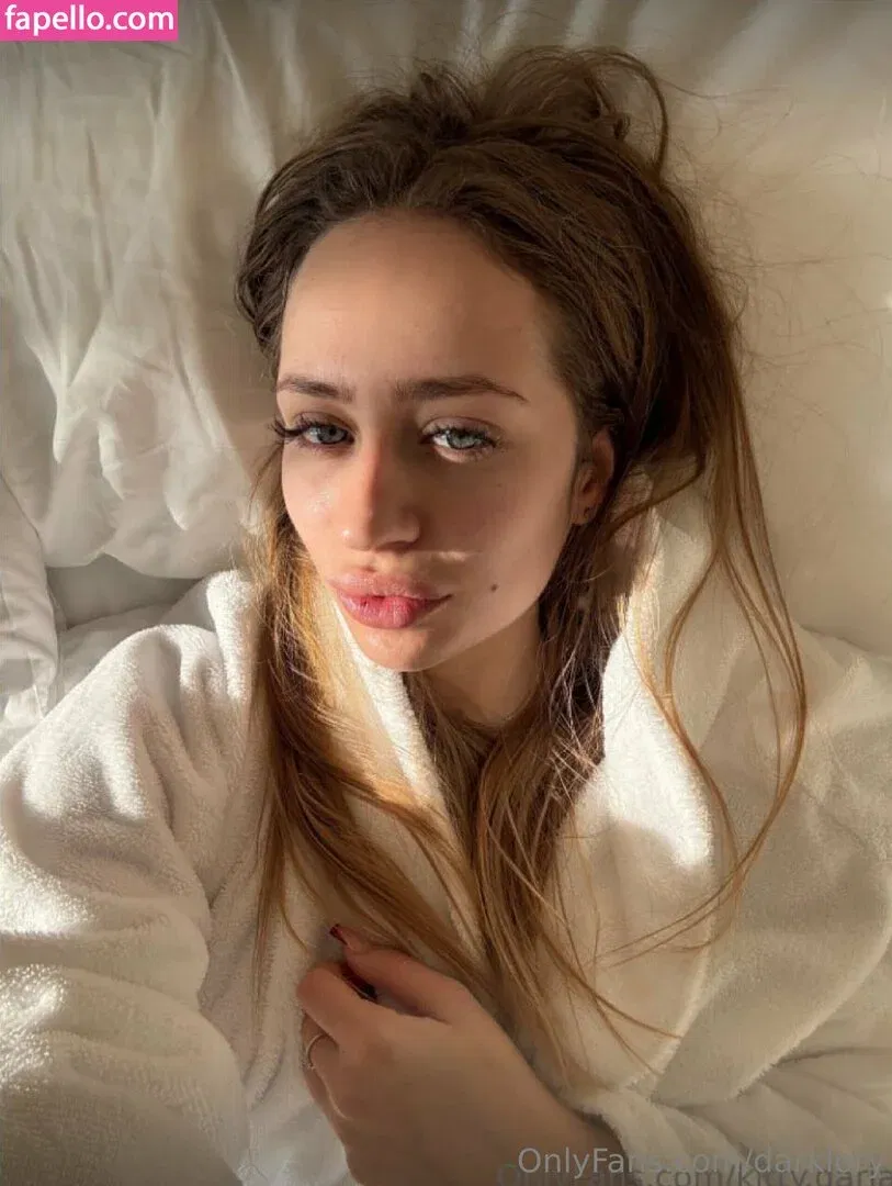 darklaurie / darklory / lory19_00 Onlyfans Photo Gallery 