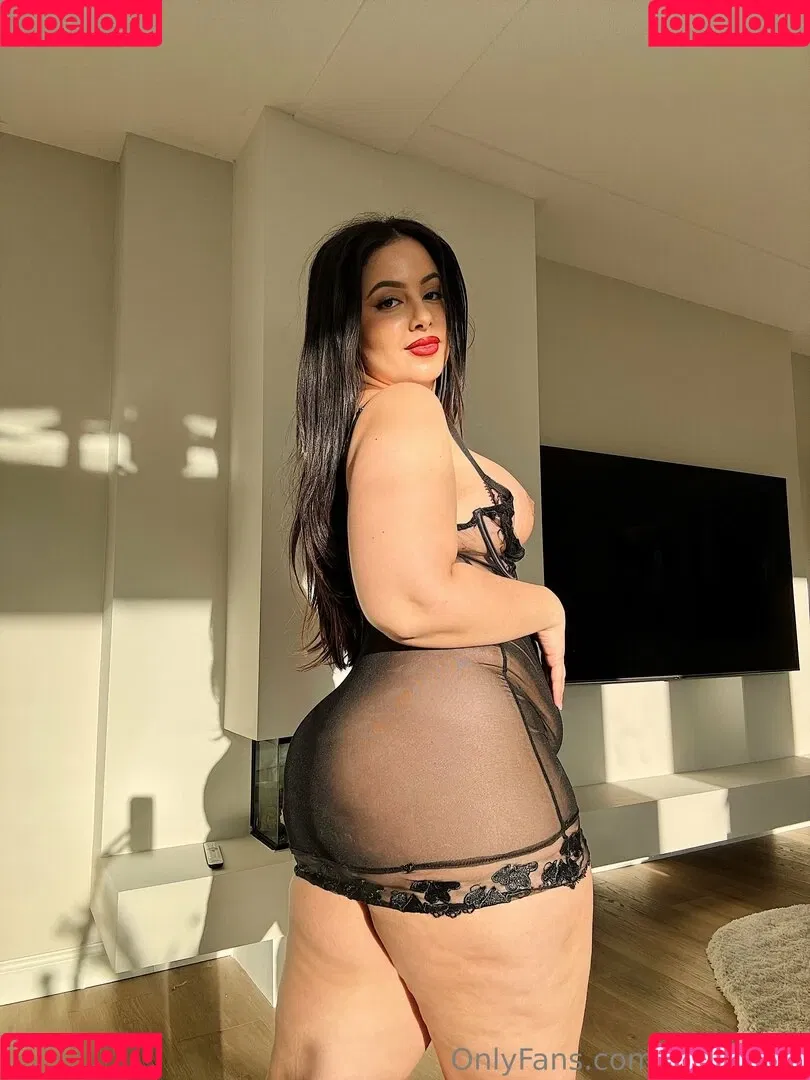 MoroccanZina_ / therealzinax / zinahadid Onlyfans Photo Gallery 