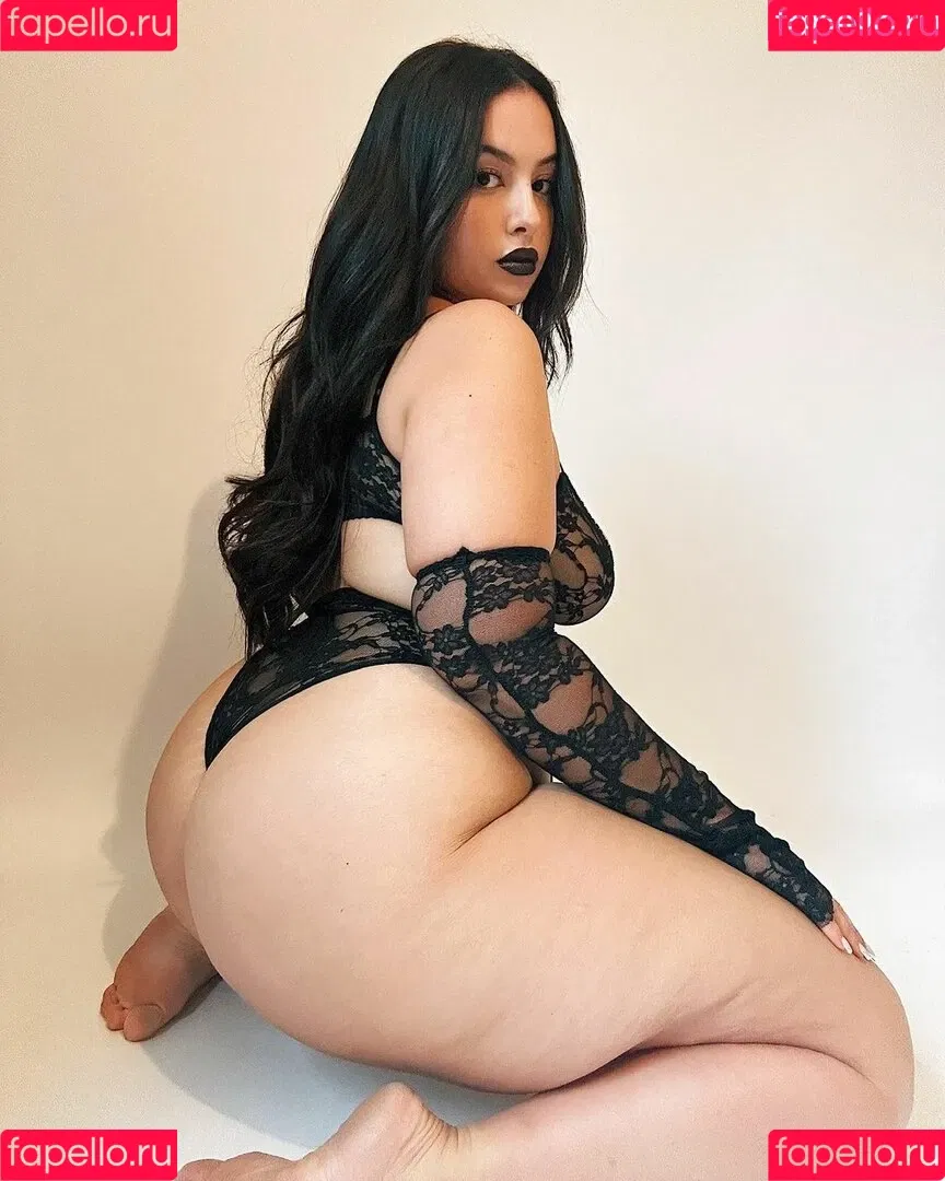 MoroccanZina_ / therealzinax / zinahadid Onlyfans Photo Gallery 