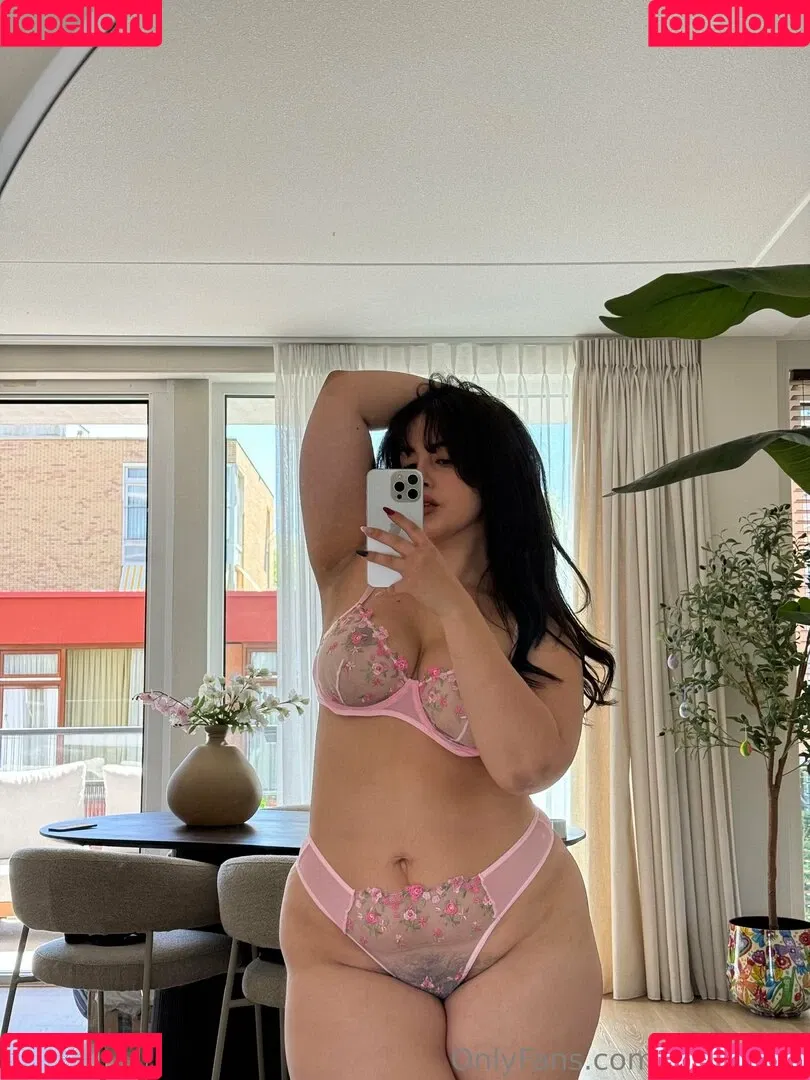 MoroccanZina_ / therealzinax / zinahadid Onlyfans Photo Gallery 
