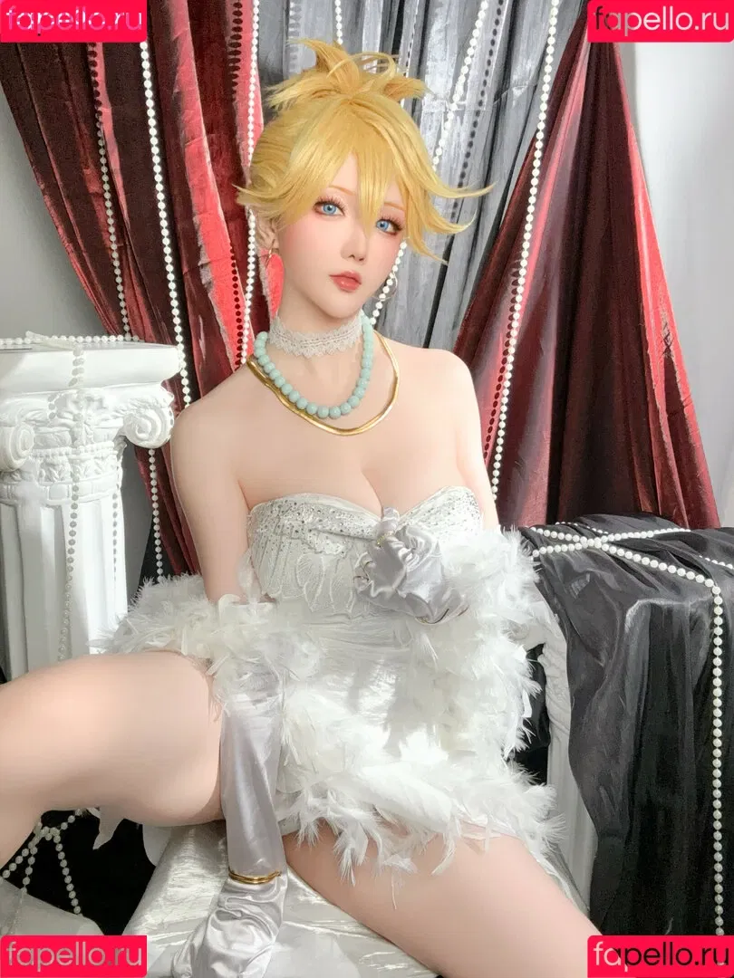 Hoshilily / hoshilily1 / hoshilily_cos / 星之迟迟 Onlyfans Photo Gallery 