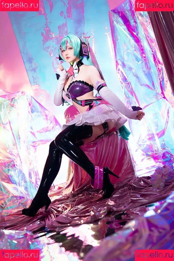 Hoshilily / hoshilily1 / hoshilily_cos / 星之迟迟 Onlyfans Photo Gallery 
