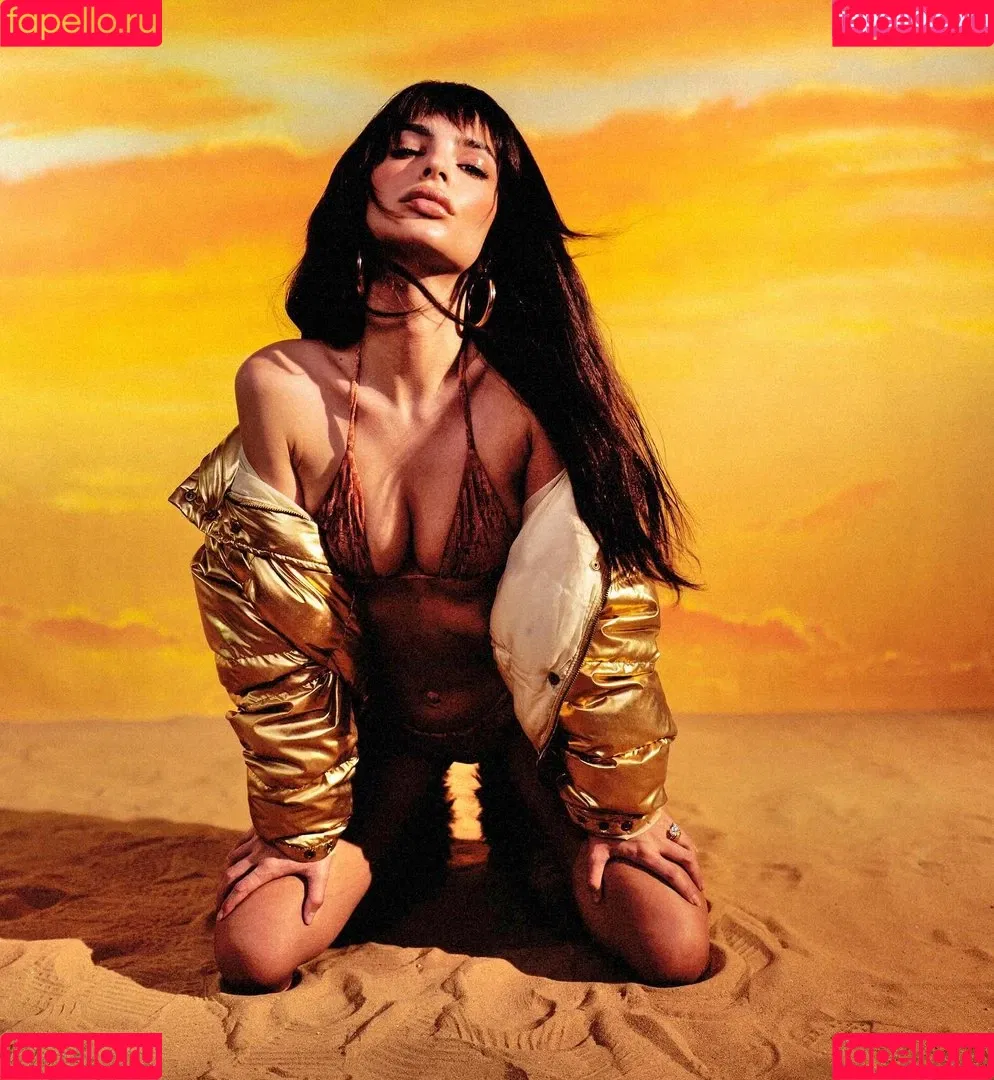 Emily Ratajkowski / emrata Onlyfans Photo Gallery 