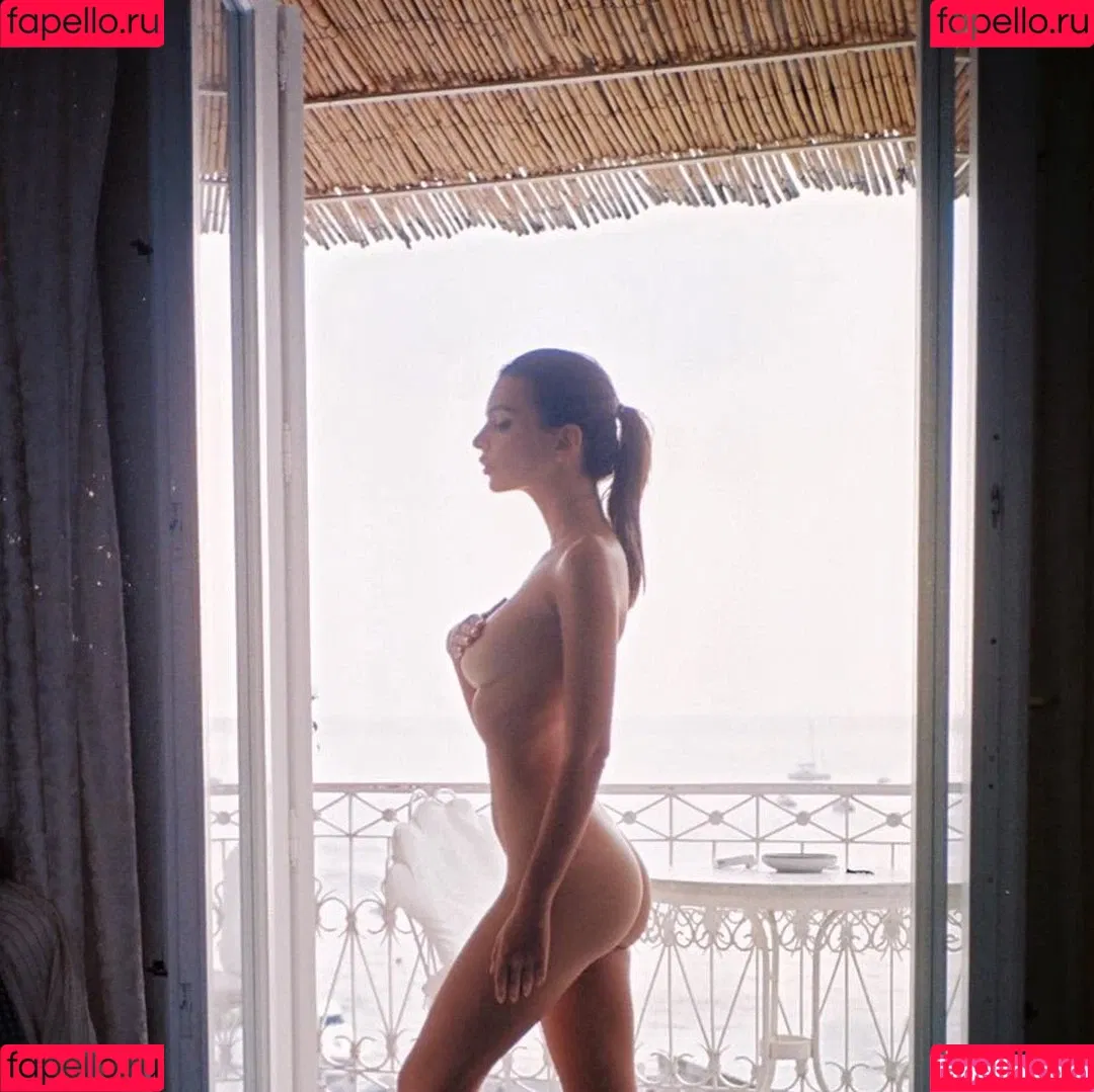 Emily Ratajkowski / emrata Onlyfans Photo Gallery 