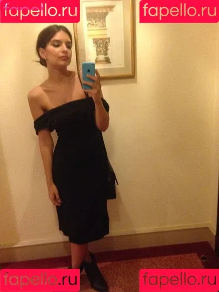 Emily Ratajkowski / emrata Onlyfans Photo Gallery 