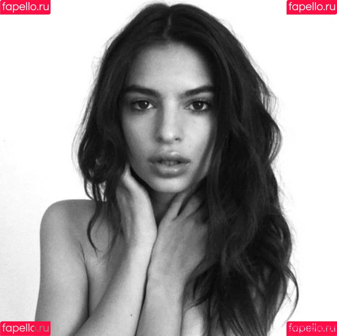 Emily Ratajkowski / emrata Onlyfans Photo Gallery 