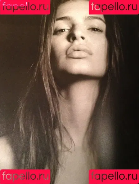 Emily Ratajkowski / emrata Onlyfans Photo Gallery 