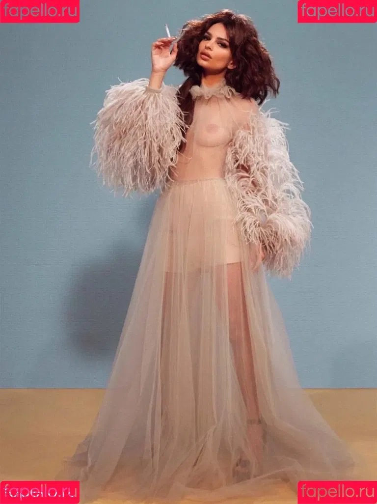 Emily Ratajkowski / emrata Onlyfans Photo Gallery 