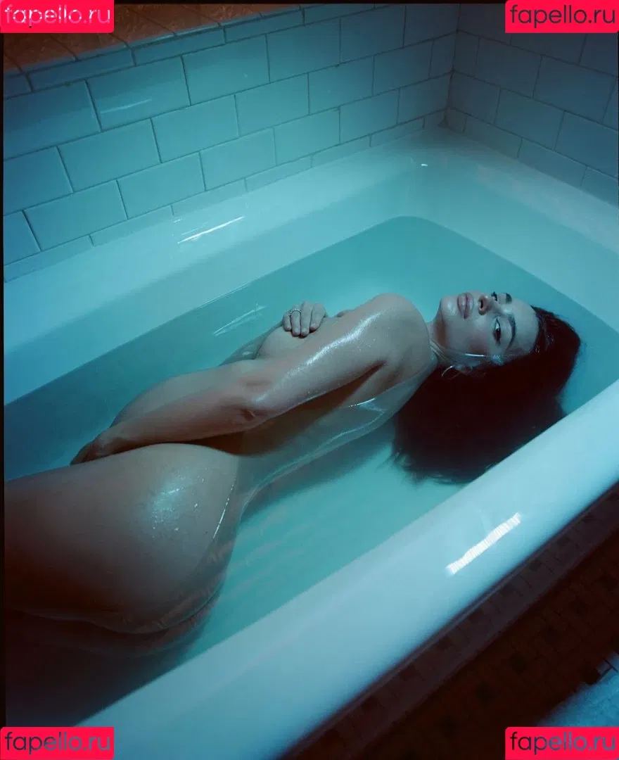Emily Ratajkowski / emrata Onlyfans Photo Gallery 
