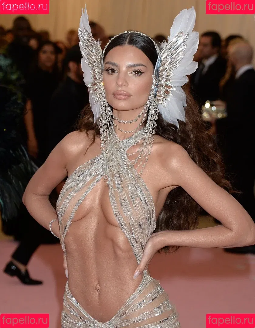 Emily Ratajkowski / emrata Onlyfans Photo Gallery 