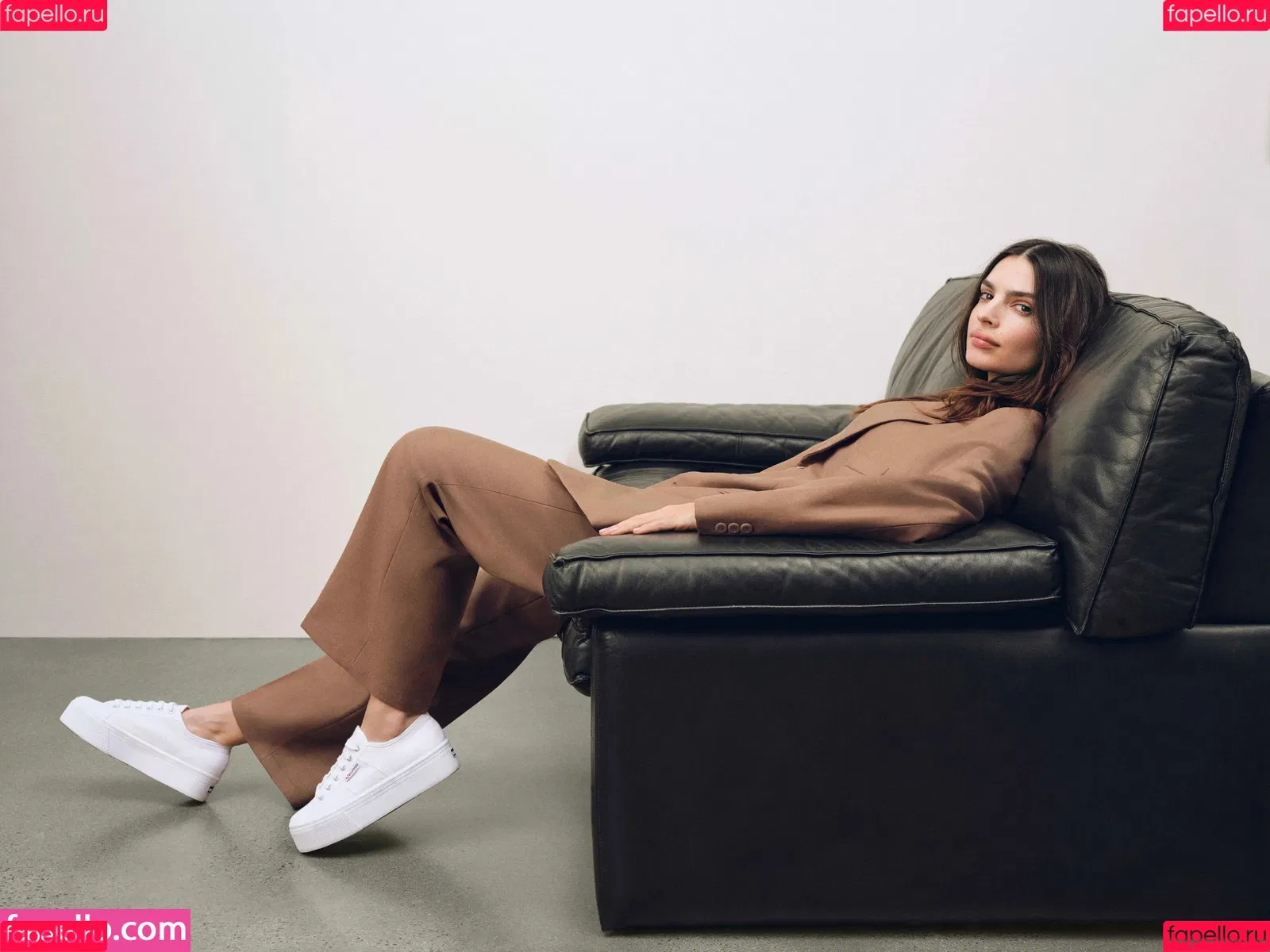 Emily Ratajkowski / emrata Onlyfans Photo Gallery 