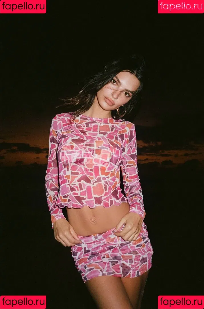 Emily Ratajkowski / emrata Onlyfans Photo Gallery 