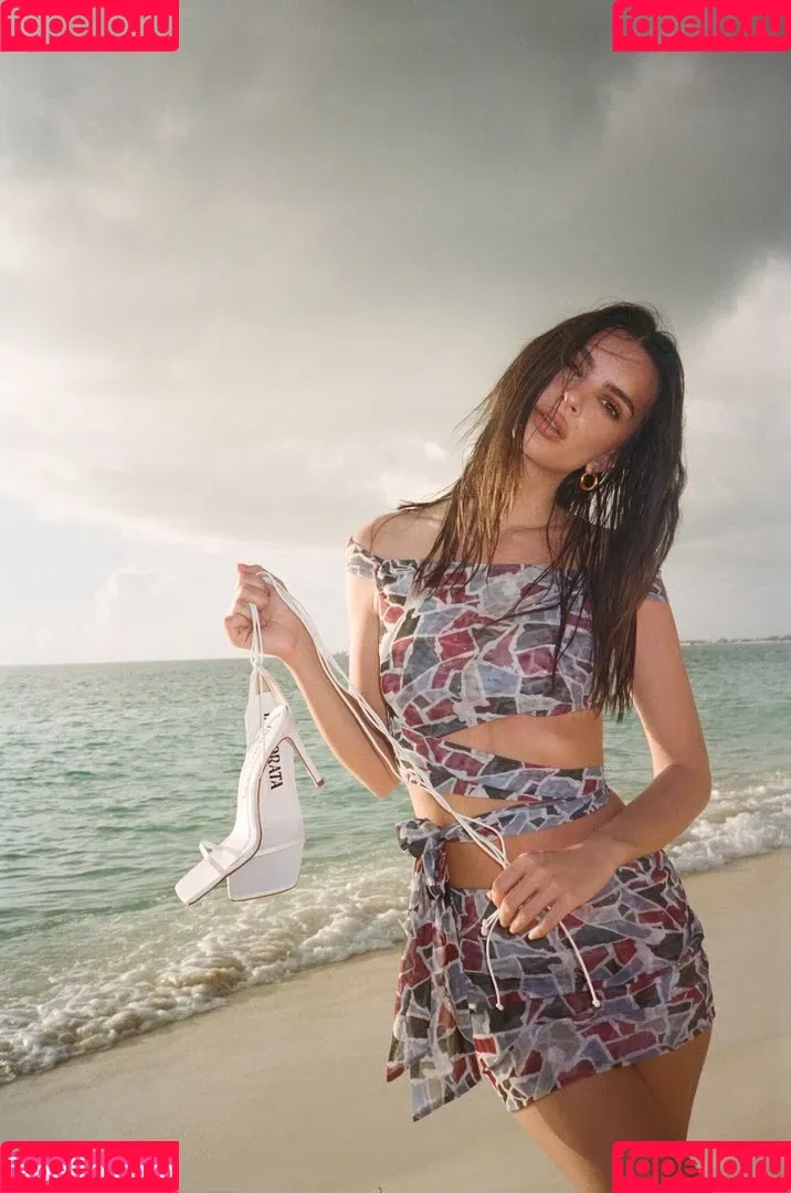 Emily Ratajkowski / emrata Onlyfans Photo Gallery 