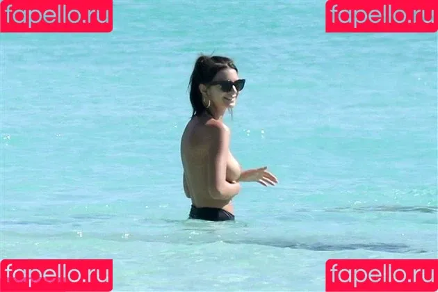 Emily Ratajkowski / emrata Onlyfans Photo Gallery 
