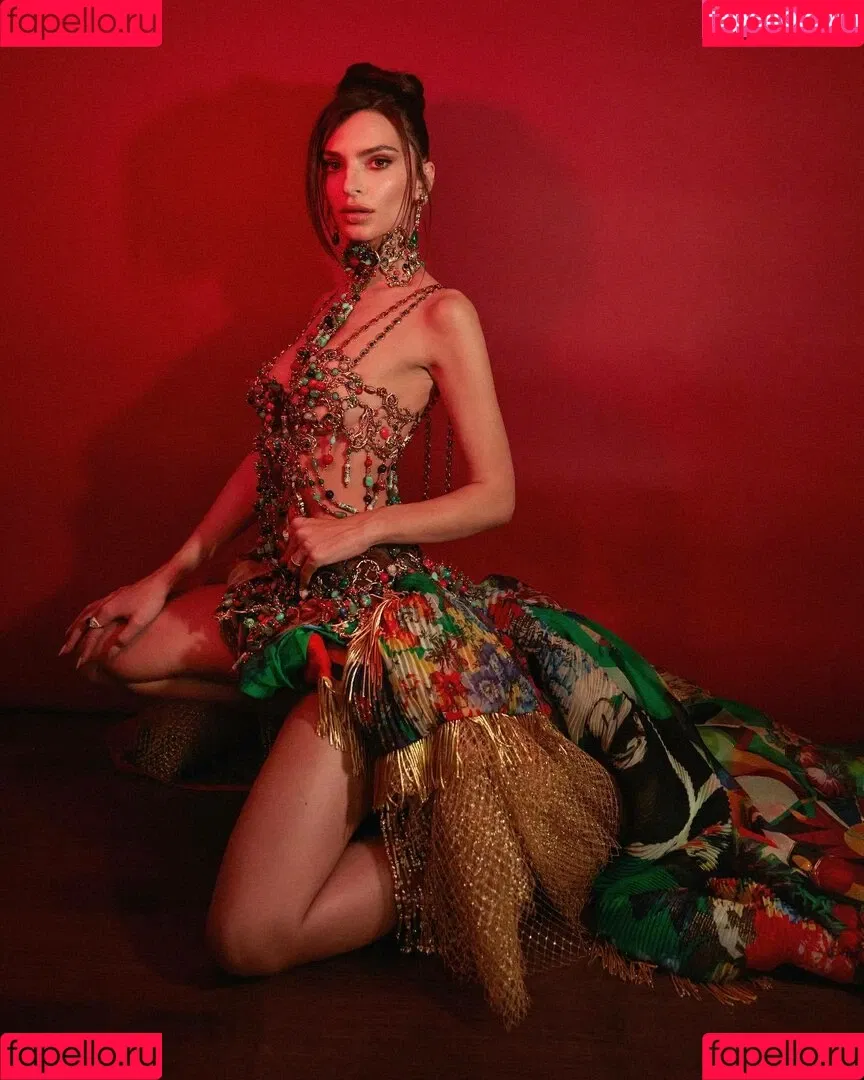 Emily Ratajkowski / emrata Onlyfans Photo Gallery 