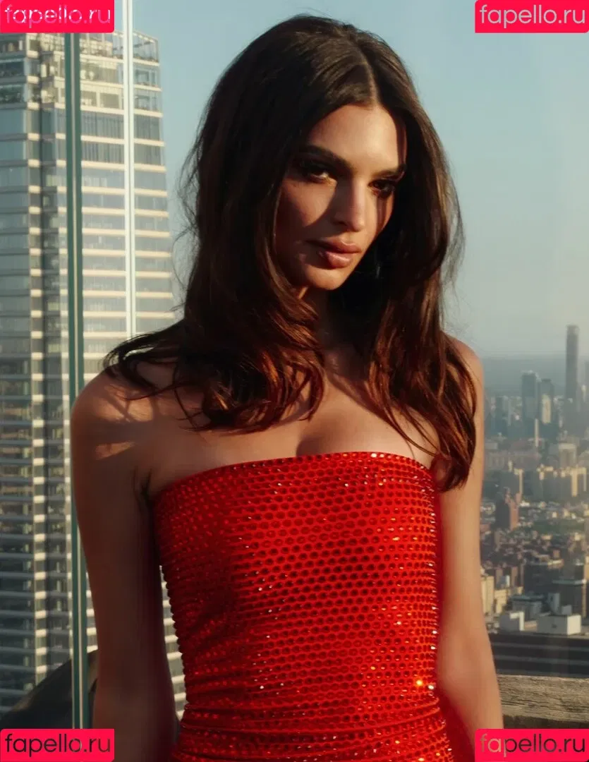 Emily Ratajkowski / emrata Onlyfans Photo Gallery 