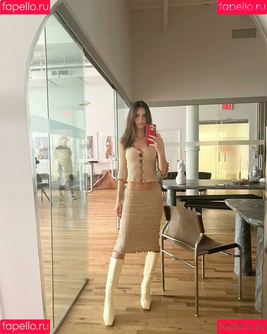 Emily Ratajkowski / emrata Onlyfans Photo Gallery 