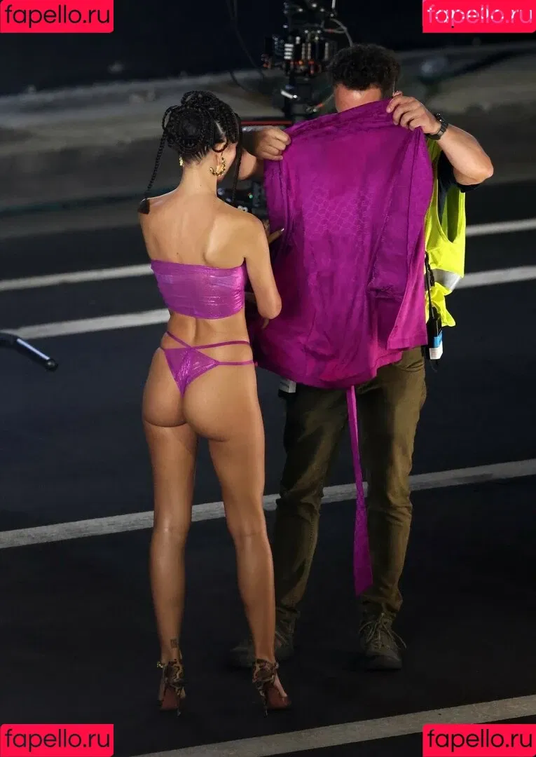 Emily Ratajkowski / emrata Onlyfans Photo Gallery 