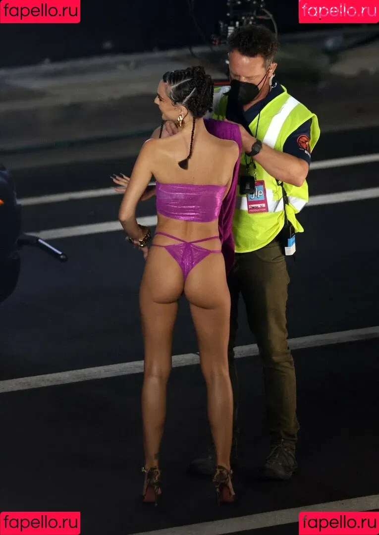 Emily Ratajkowski / emrata Onlyfans Photo Gallery 