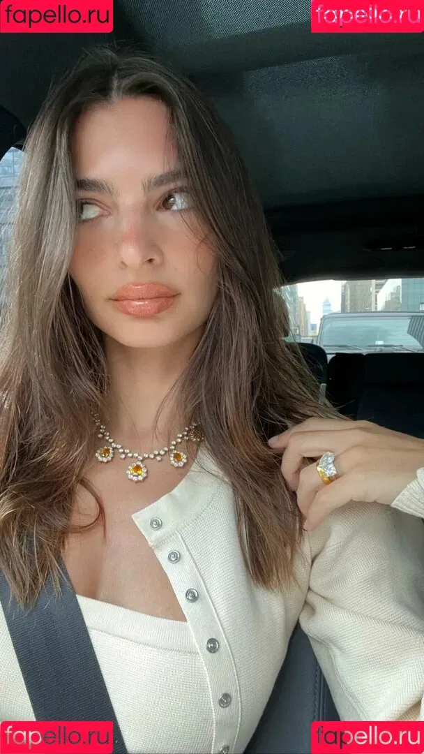 Emily Ratajkowski / emrata Onlyfans Photo Gallery 