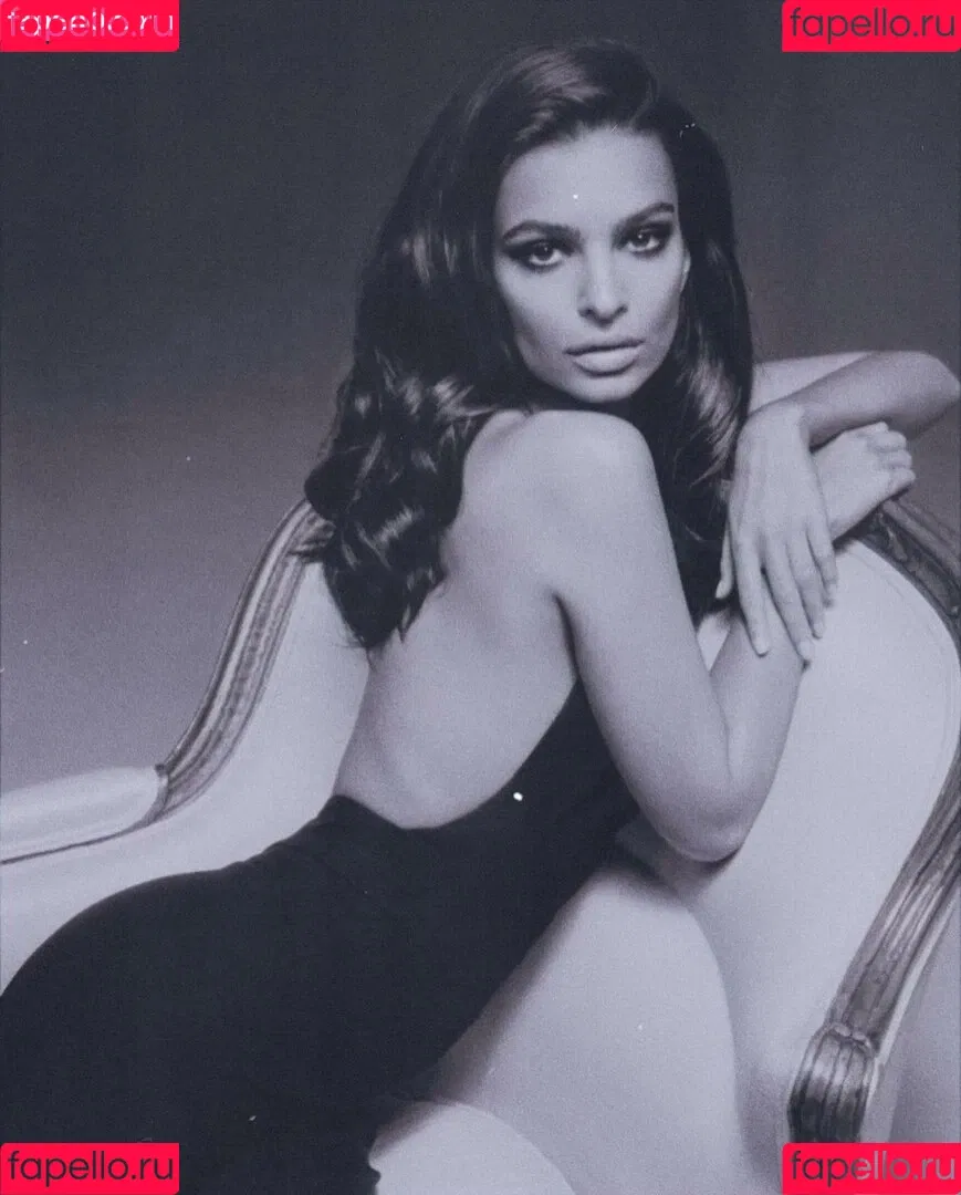Emily Ratajkowski / emrata Onlyfans Photo Gallery 