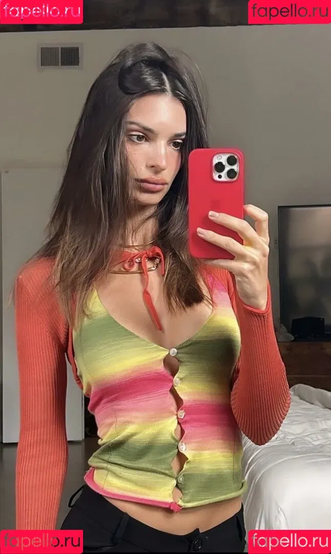 Emily Ratajkowski / emrata Onlyfans Photo Gallery 