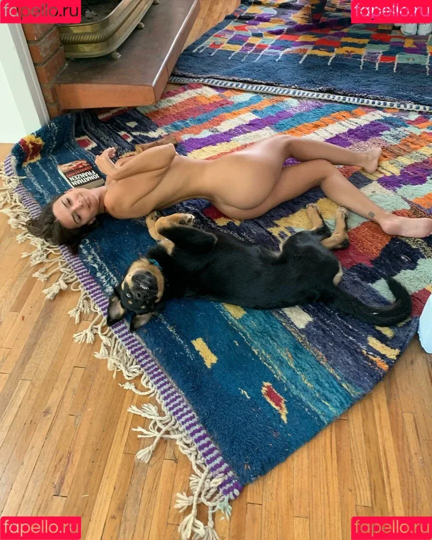 Emily Ratajkowski / emrata Onlyfans Photo Gallery 