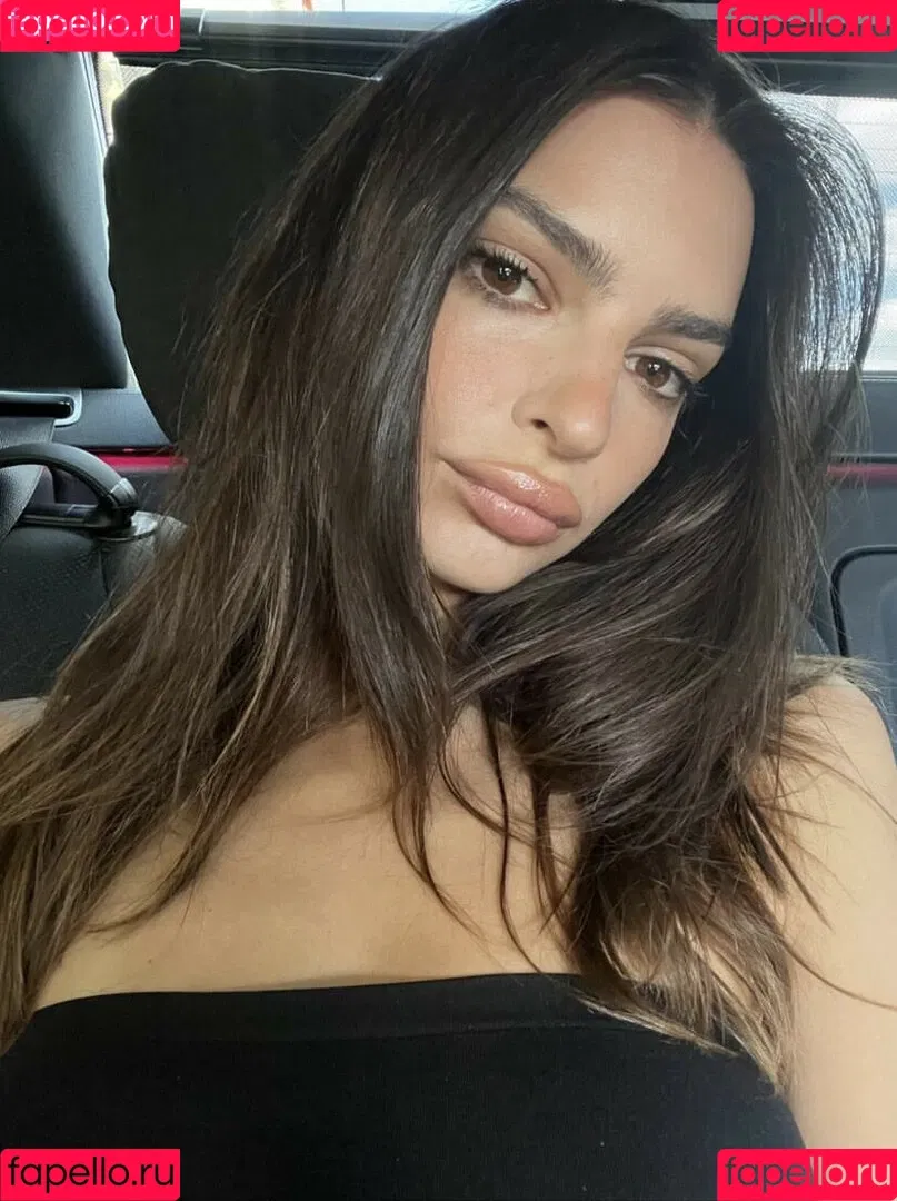 Emily Ratajkowski / emrata Onlyfans Photo Gallery 