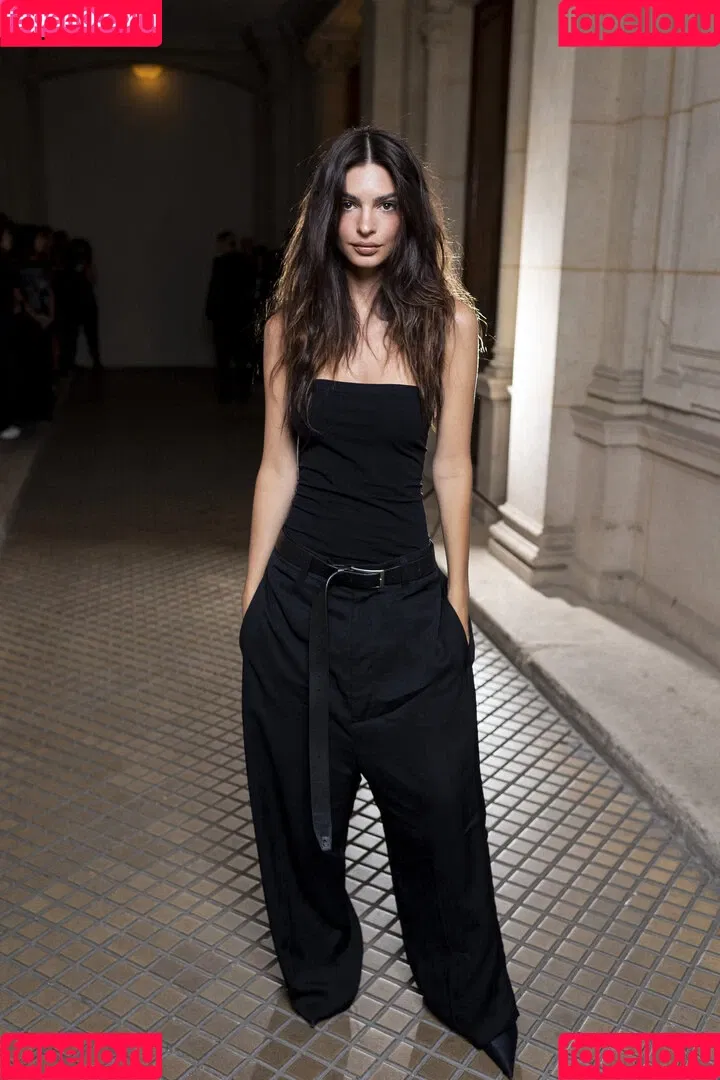 Emily Ratajkowski / emrata Onlyfans Photo Gallery 