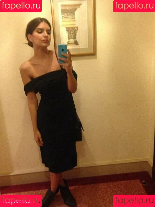 Emily Ratajkowski / emrata Onlyfans Photo Gallery 