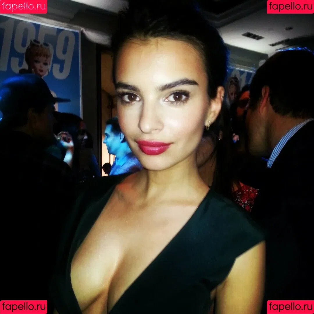 Emily Ratajkowski / emrata Onlyfans Photo Gallery 
