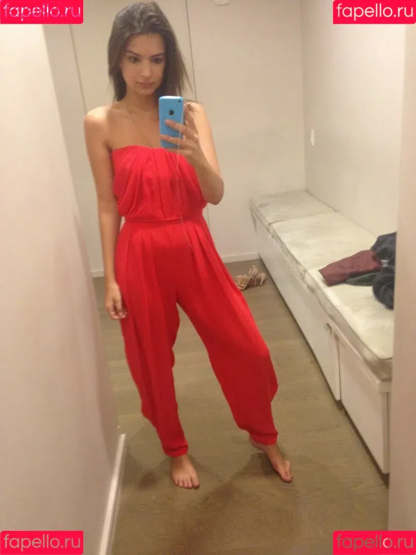 Emily Ratajkowski / emrata Onlyfans Photo Gallery 