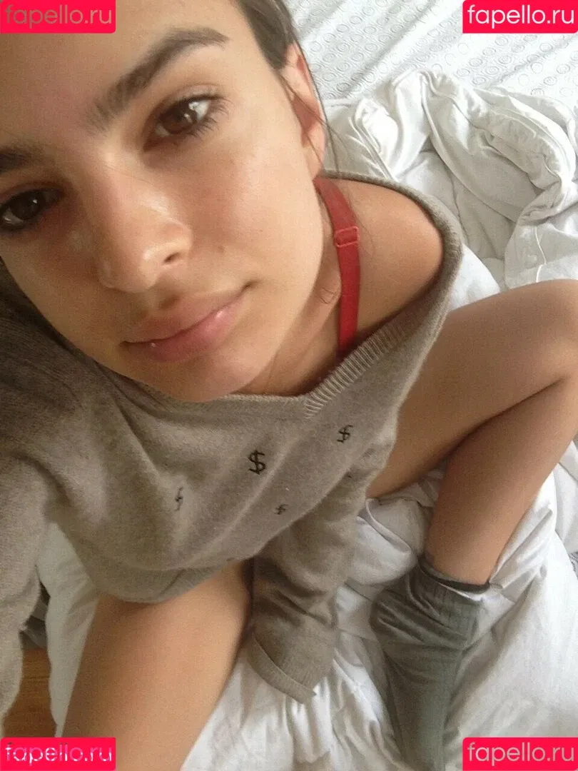 Emily Ratajkowski / emrata Onlyfans Photo Gallery 