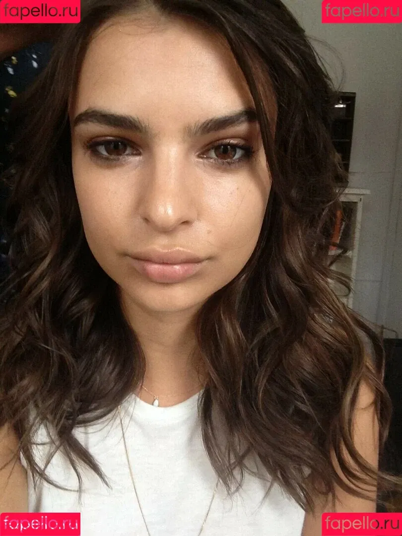 Emily Ratajkowski / emrata Onlyfans Photo Gallery 