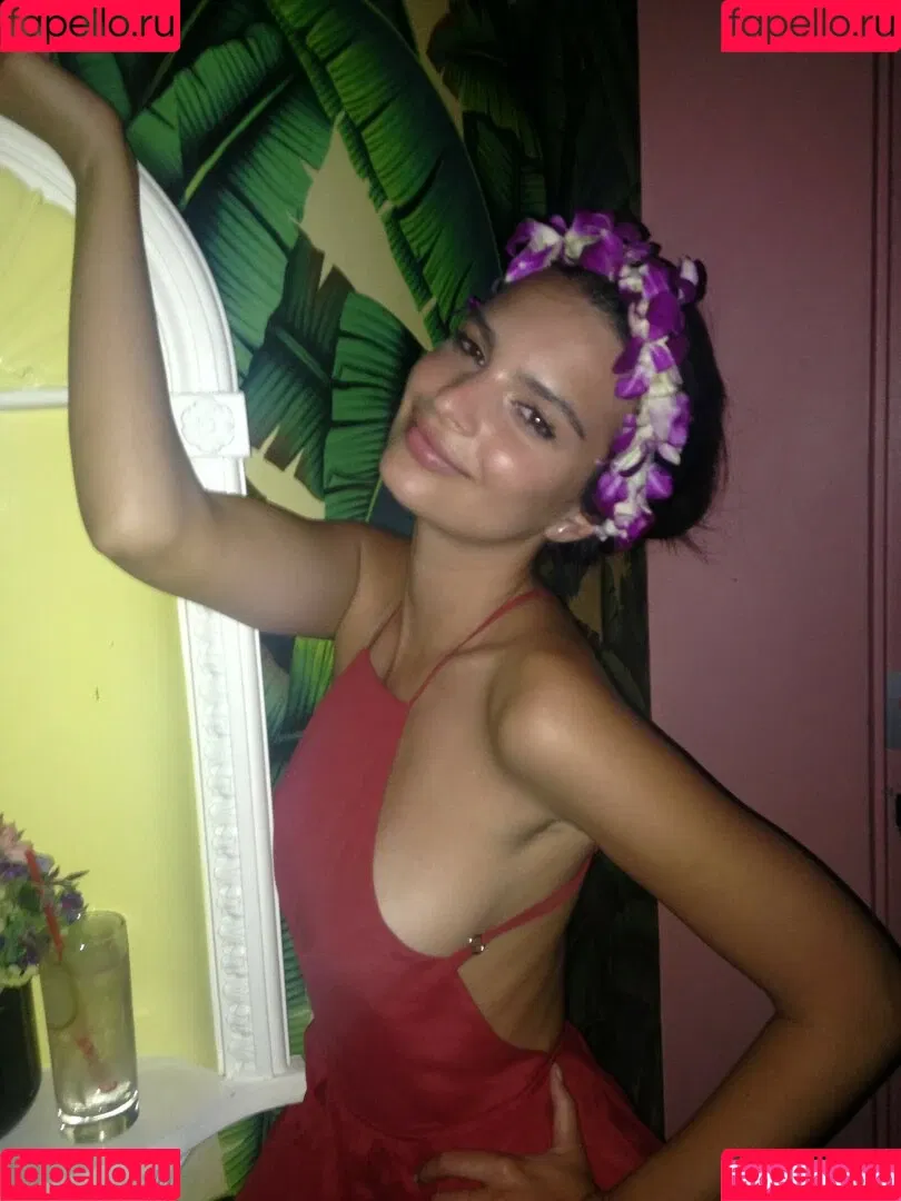 Emily Ratajkowski / emrata Onlyfans Photo Gallery 