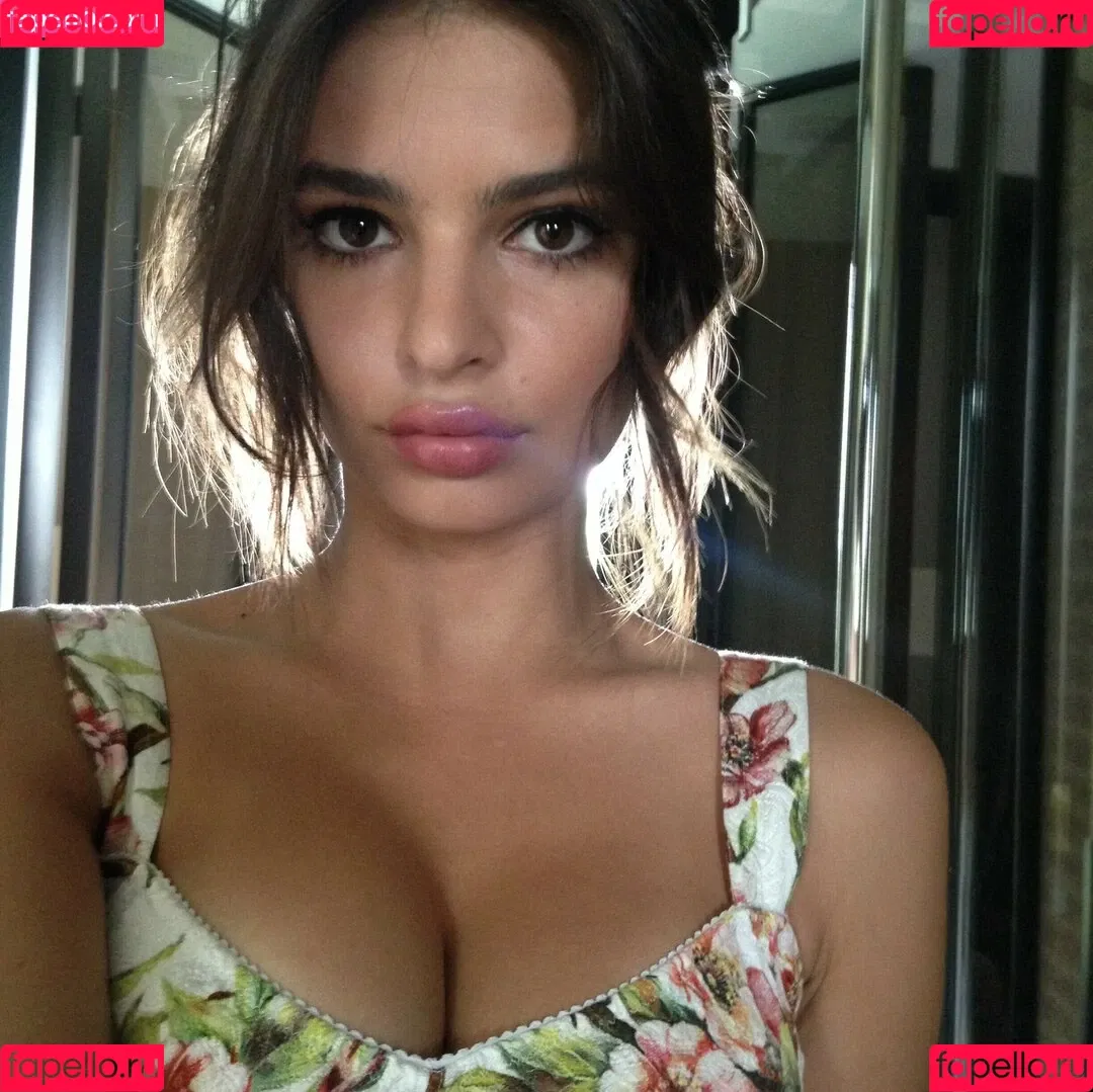 Emily Ratajkowski / emrata Onlyfans Photo Gallery 