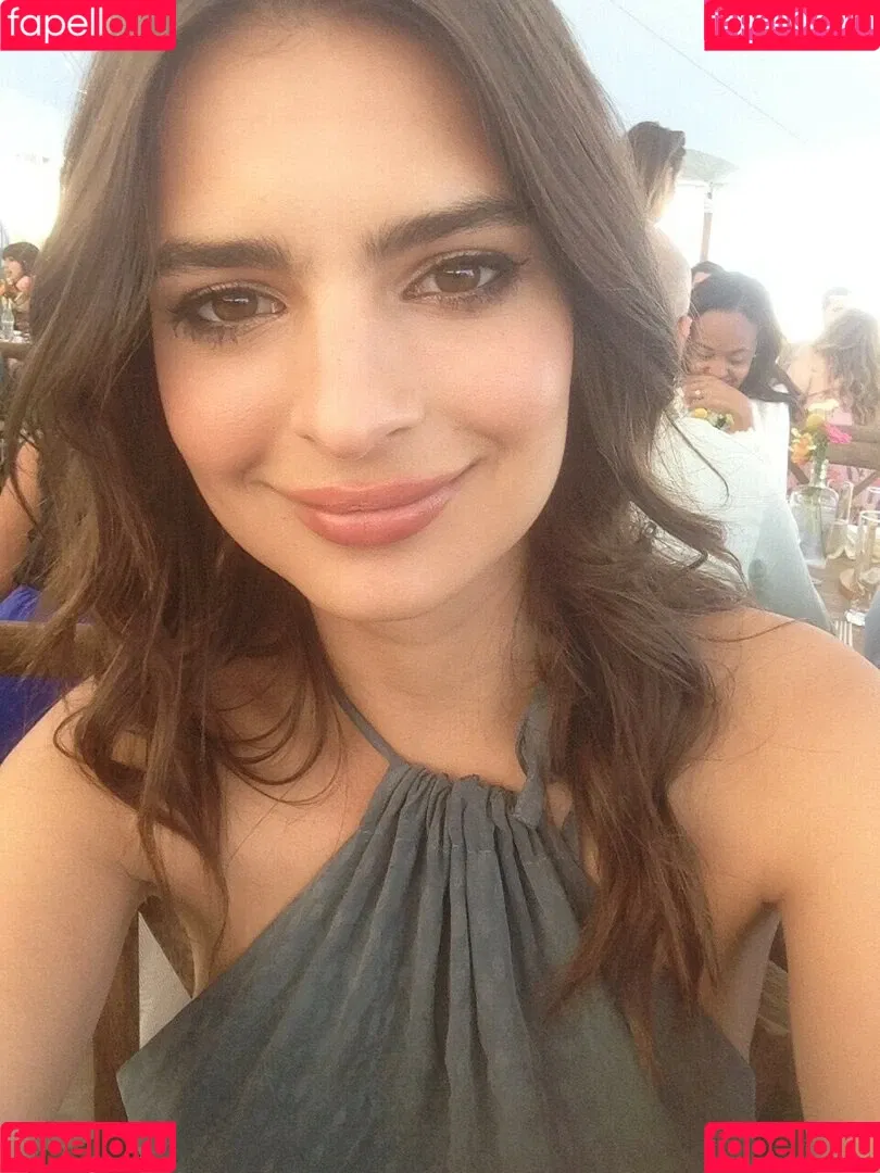 Emily Ratajkowski / emrata Onlyfans Photo Gallery 